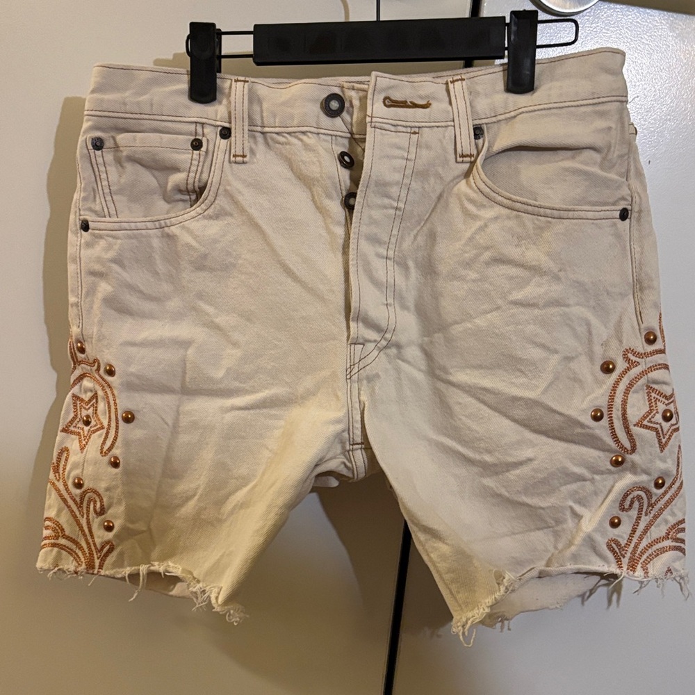 LEVIS : Embroidered Denim Shorts with Copper Accents